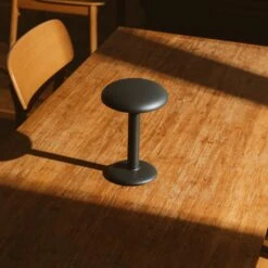 FLOS Gustave LED-Tischleuchte, Akku 927 Anthrazit 5 FLOS Gustave LED-Tischleuchte, Akku 927 Anthrazit -Flos Verkaufsgeschäft 10008961 2