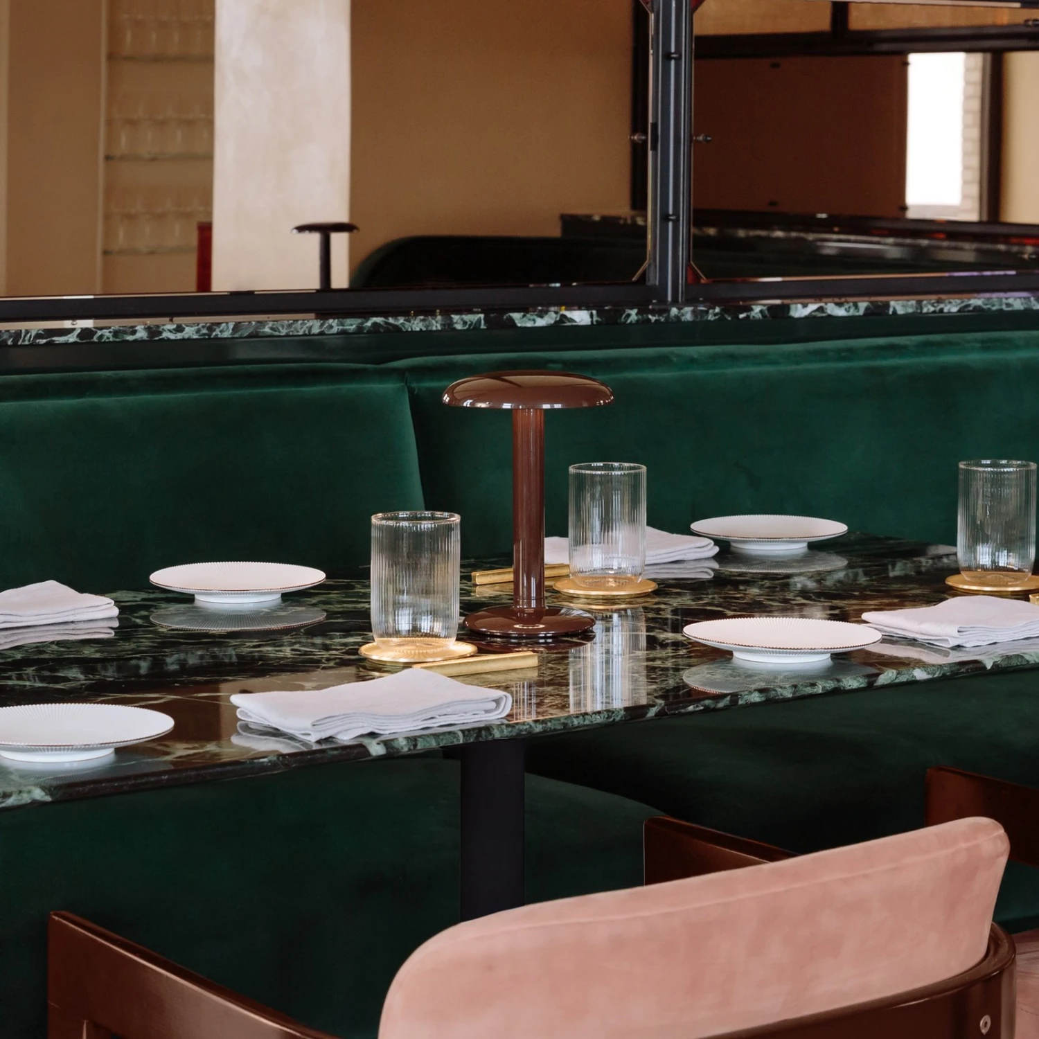 FLOS Gustave LED-Tischleuchte, Akku 927 Braun 2 FLOS Gustave LED-Tischleuchte, Akku 927 Braun – Bild 2