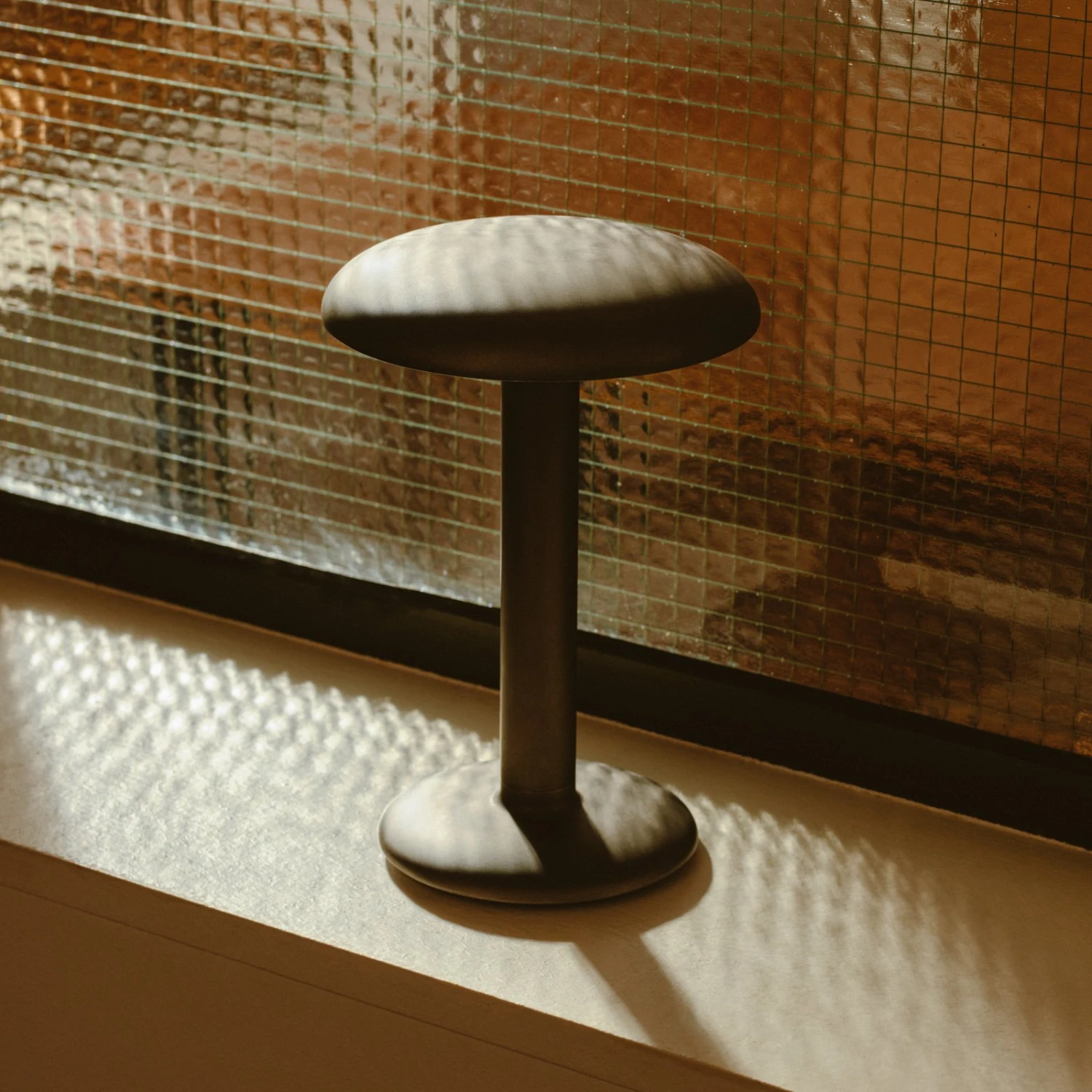 FLOS Gustave LED-Tischleuchte, Akku 927 Aluminium 3 FLOS Gustave LED-Tischleuchte, Akku 927 Aluminium – Bild 3