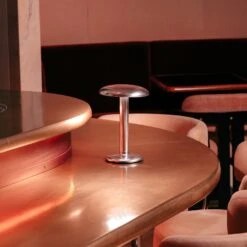 FLOS Gustave LED-Tischleuchte, Akku 927 Silber 6 FLOS Gustave LED-Tischleuchte, Akku 927 Silber -Flos Verkaufsgeschäft 10008972 2