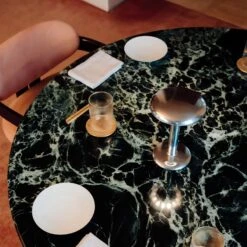 FLOS Gustave LED-Tischleuchte, Akku 927 Silber 7 FLOS Gustave LED-Tischleuchte, Akku 927 Silber -Flos Verkaufsgeschäft 10008972 3