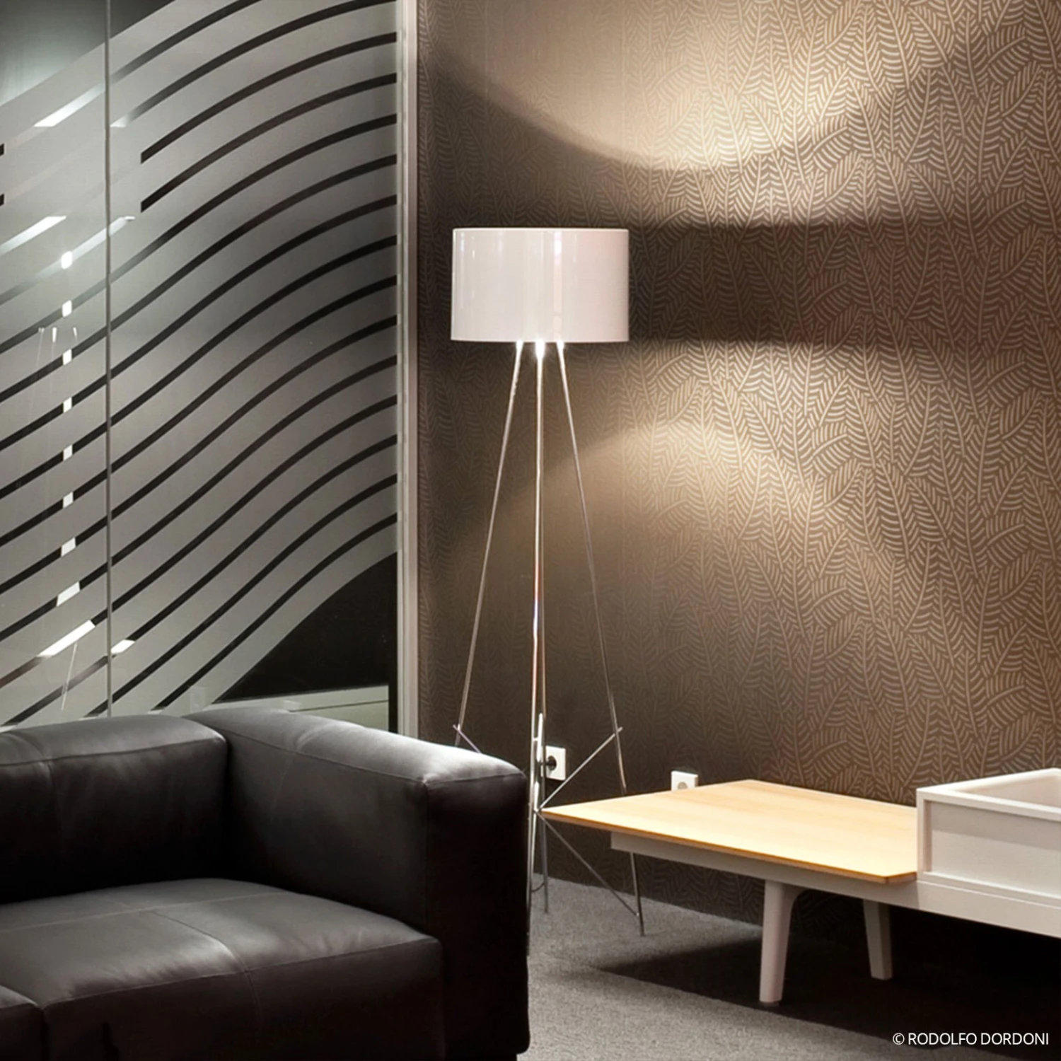 FLOS RAY F2 - Stehleuchte Mit Weißem Schirm 3 FLOS RAY F2 - Stehleuchte Mit Weißem Schirm – Bild 3