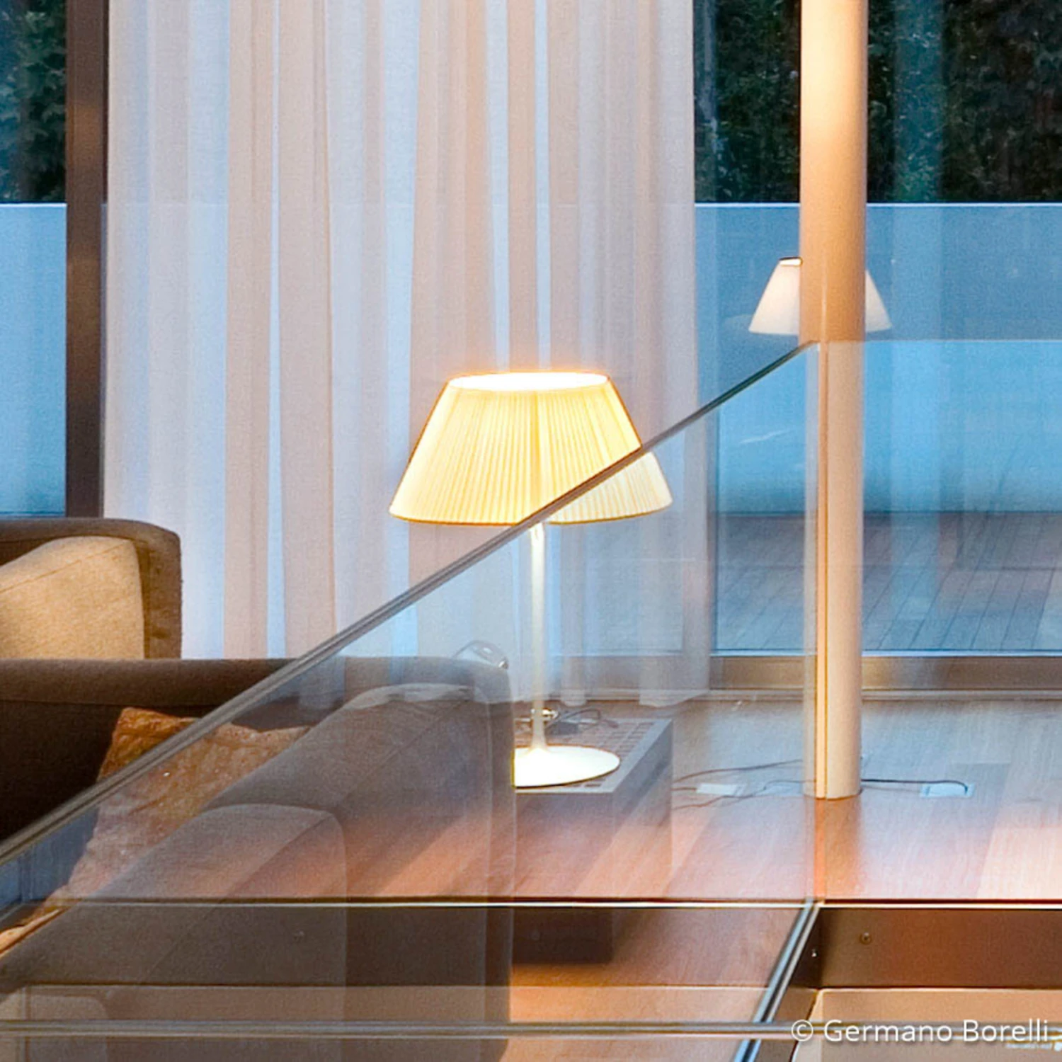 FLOS Romeo Soft T1 Tischleuchte M. Plisseeschirm 4 FLOS Romeo Soft T1 Tischleuchte M. Plisseeschirm – Bild 4