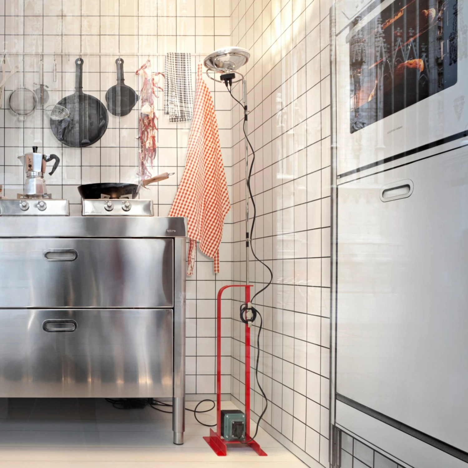 FLOS Toio - Industriedesign-Stehleuchte, Rot 3 FLOS Toio - Industriedesign-Stehleuchte, Rot – Bild 3