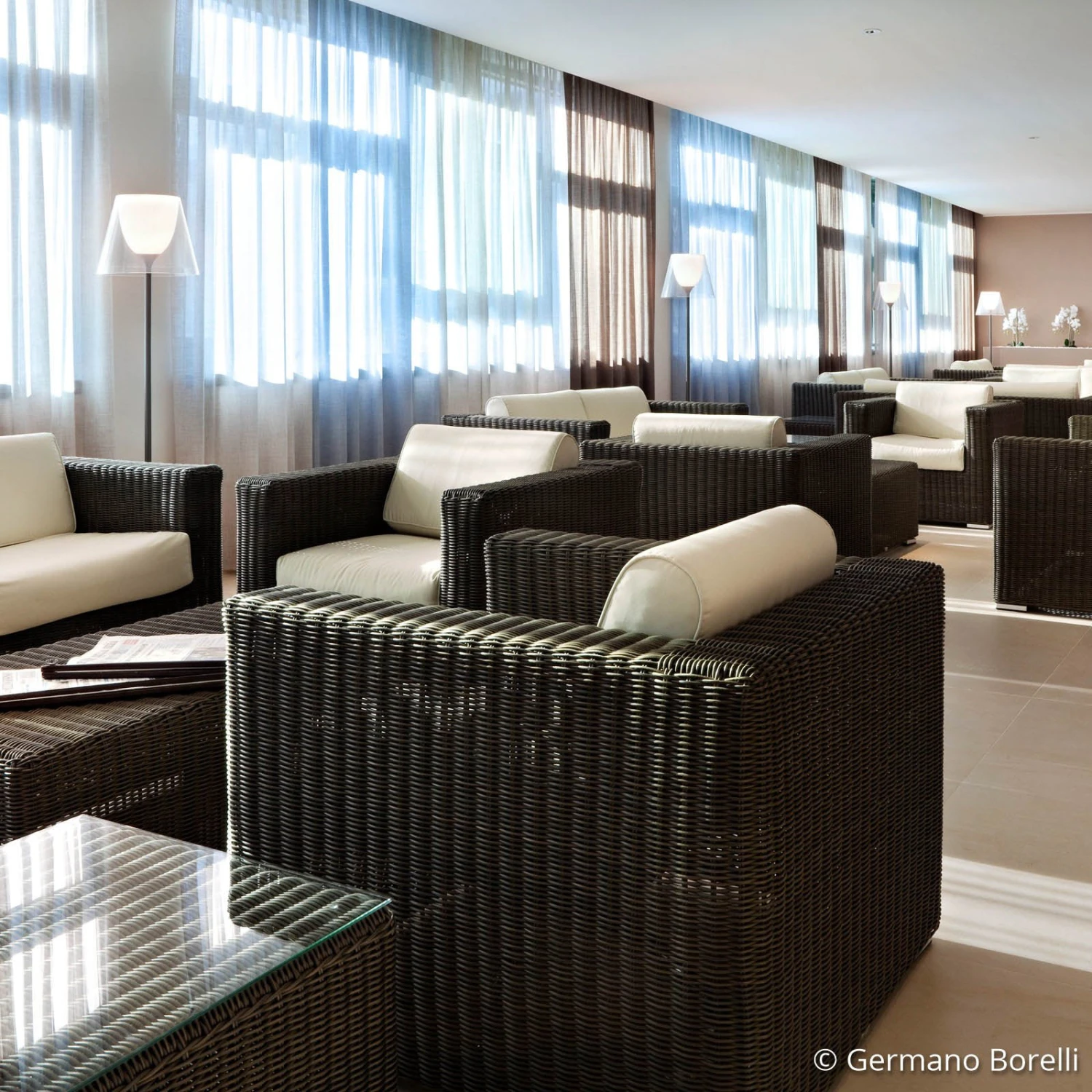 FLOS KTribe F2 Stehleuchte, Transparent 7 FLOS KTribe F2 Stehleuchte, Transparent – Bild 7