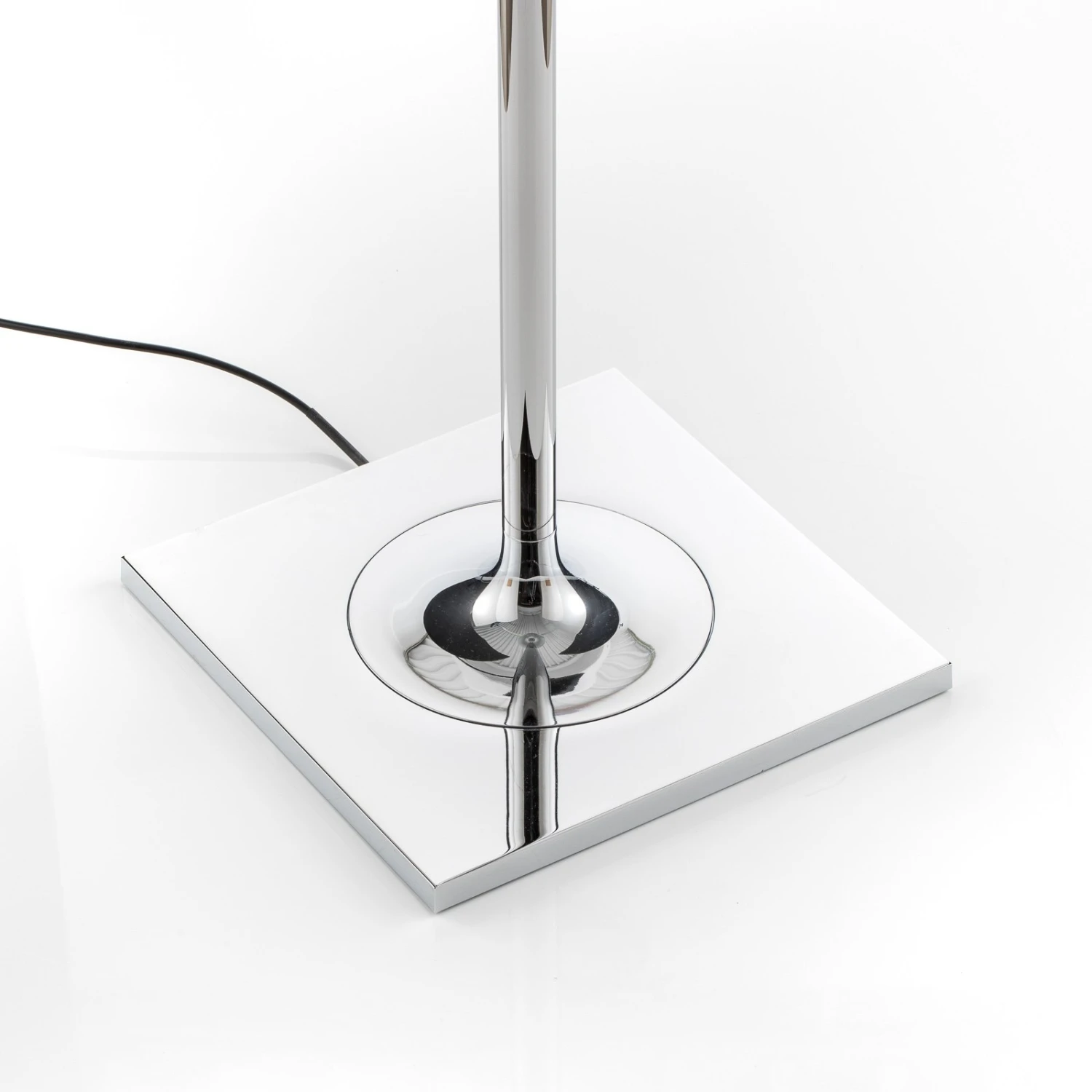 FLOS KTribe F2 Stehleuchte, Bronze 6 FLOS KTribe F2 Stehleuchte, Bronze – Bild 6