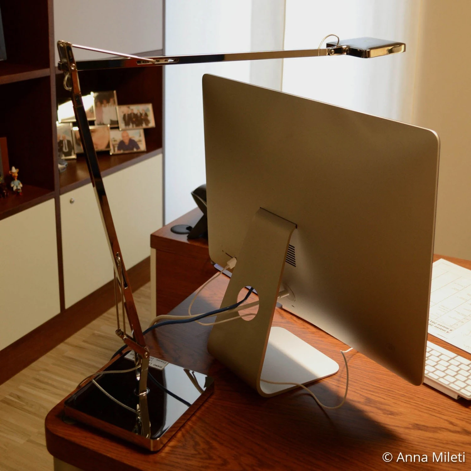 FLOS Kelvin LED-Tischleuchte In Anthrazit 6 FLOS Kelvin LED-Tischleuchte In Anthrazit – Bild 6