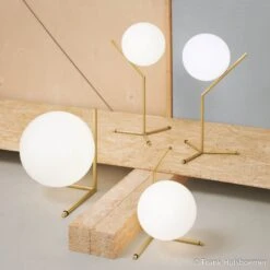 FLOS IC T2 Tischleuchte, Messing Gebürstet 13 FLOS IC T2 Tischleuchte, Messing Gebürstet -Flos Verkaufsgeschäft 3510296 6
