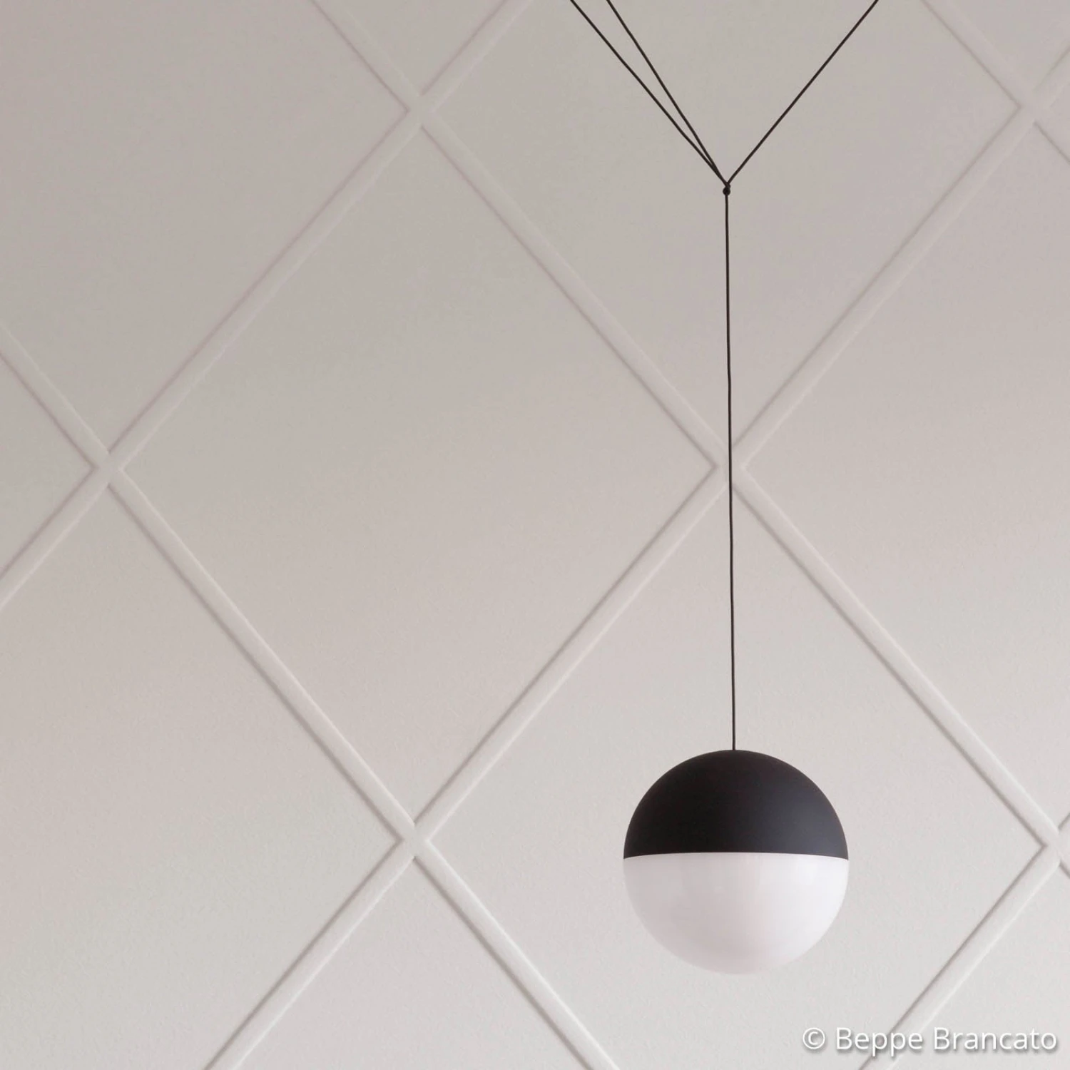 FLOS String Light Hängeleuchte, 12m Kabel, Kugel 3 FLOS String Light Hängeleuchte, 12m Kabel, Kugel – Bild 3