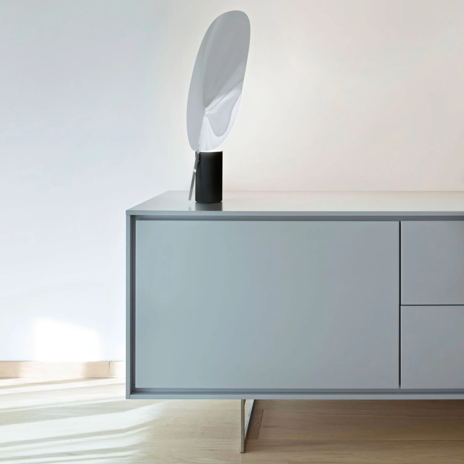 FLOS Serena - Dimmbare LED-Tischleuchte, Chrom 2 FLOS Serena - Dimmbare LED-Tischleuchte, Chrom – Bild 2