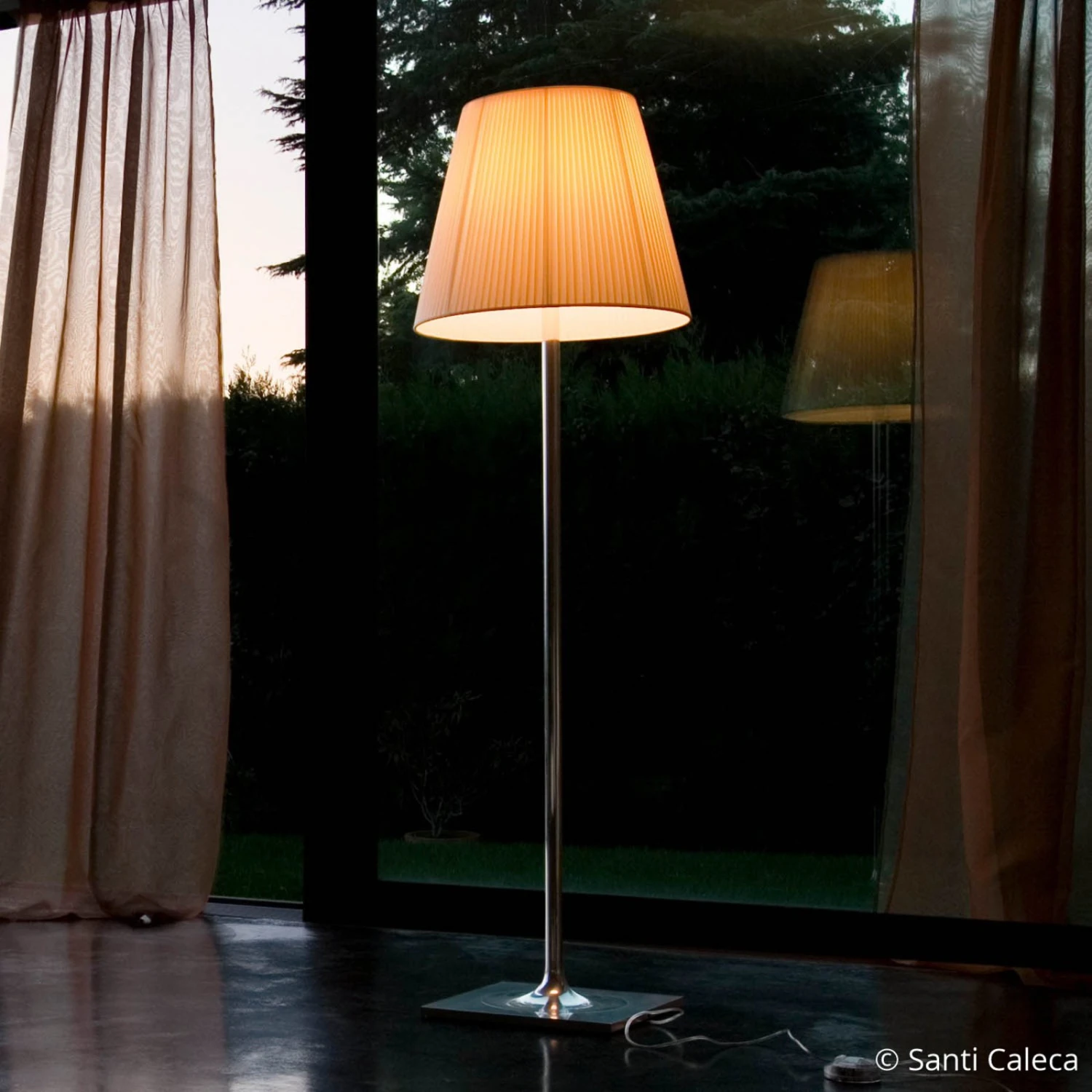 FLOS KTribe F3 Stehleuchte Mit Stoffschirm, Beige 2 FLOS KTribe F3 Stehleuchte Mit Stoffschirm, Beige – Bild 2