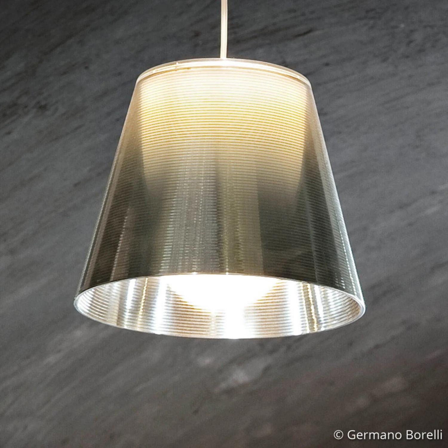 FLOS KTribe S1 Hängeleuchte, Rauchgrau 1 FLOS KTribe S1 Hängeleuchte, Rauchgrau