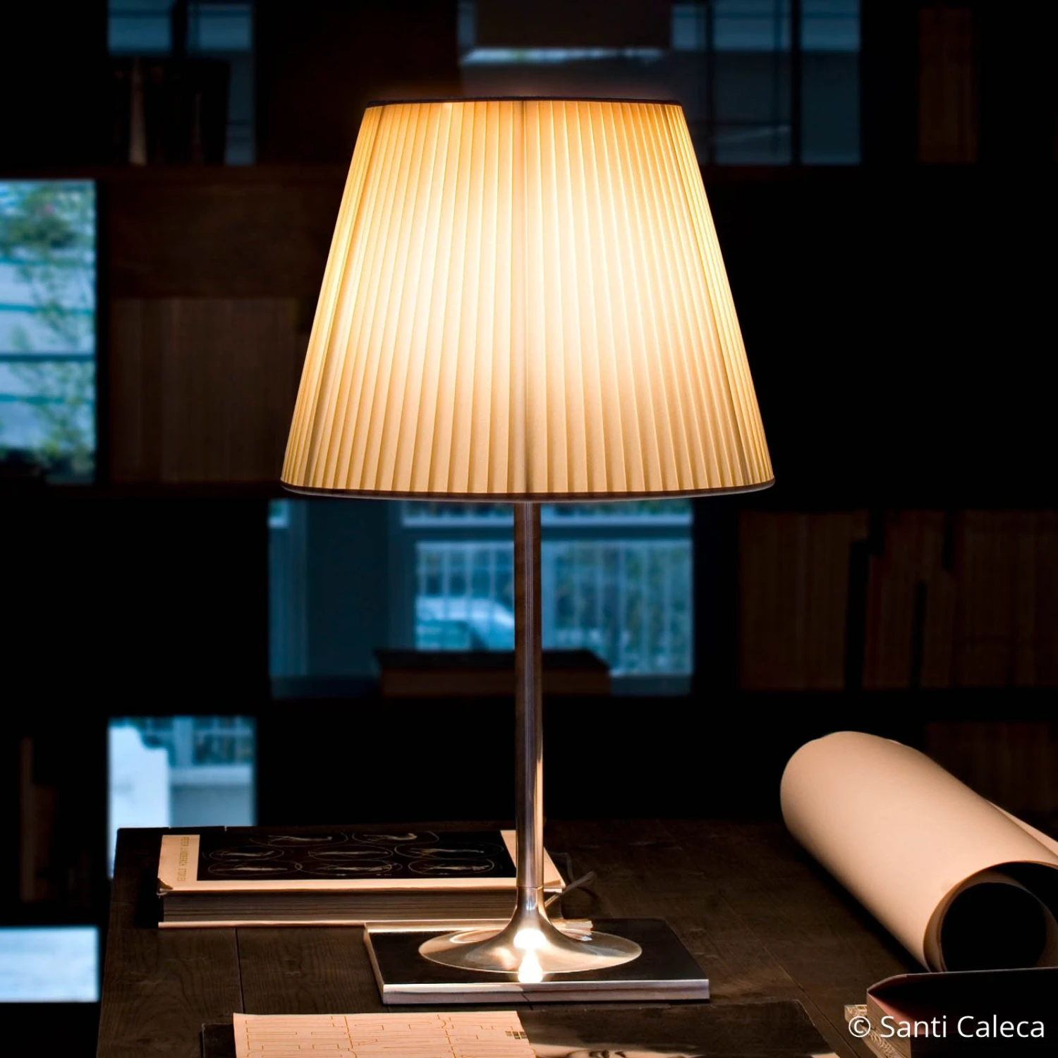 FLOS KTribe T2 Tischleuchte Mit Stoffschirm 2 FLOS KTribe T2 Tischleuchte Mit Stoffschirm – Bild 2