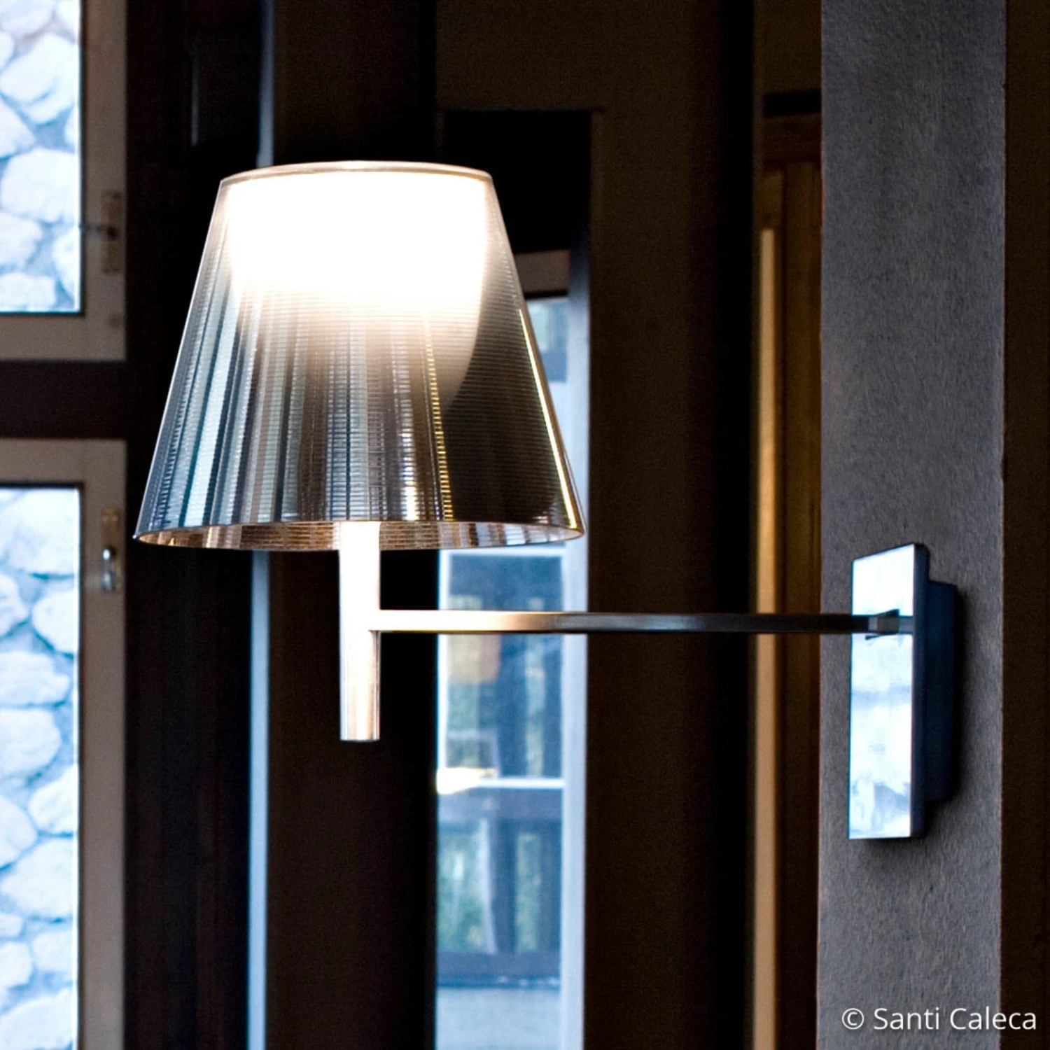 FLOS KTribe W Wandleuchte Rauchgrau 2 FLOS KTribe W Wandleuchte Rauchgrau – Bild 2