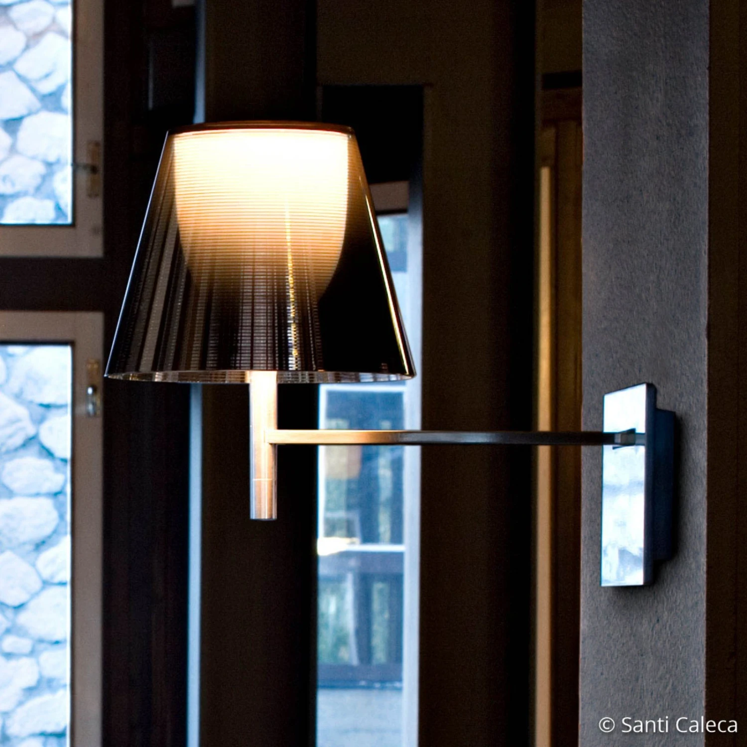 FLOS KTribe W Wandleuchte Rauchgrau 8 FLOS KTribe W Wandleuchte Rauchgrau – Bild 8