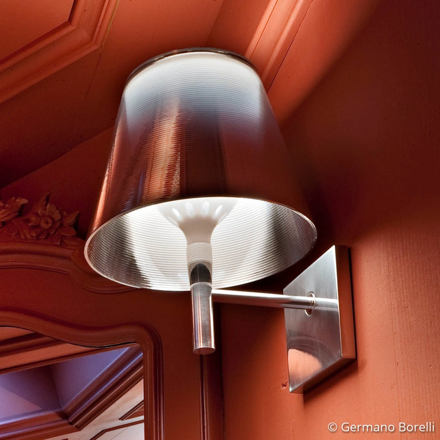 FLOS KTribe W Wandleuchte Rauchgrau 1 FLOS KTribe W Wandleuchte Rauchgrau