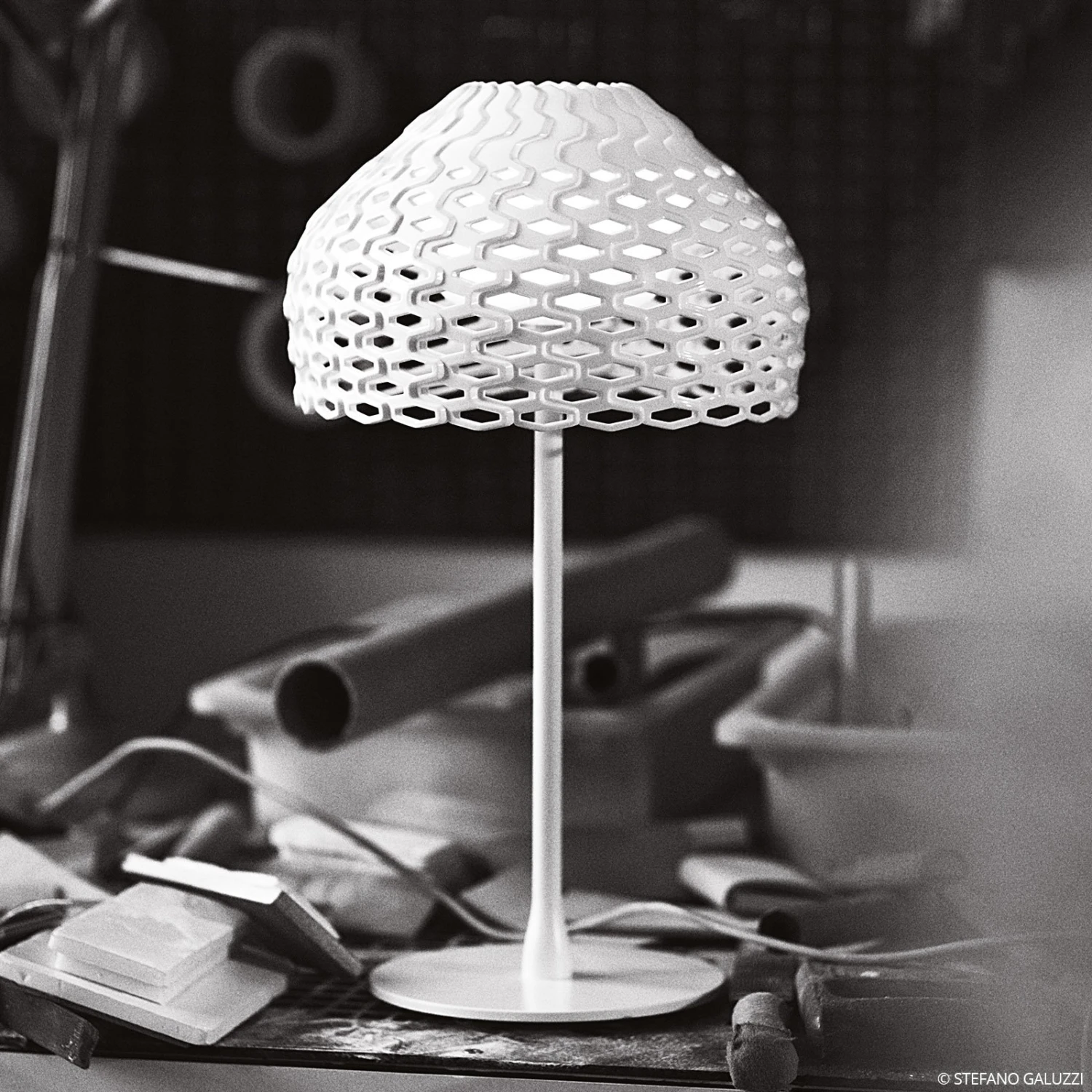 FLOS Tatou T Tischleuchte Mit Dimmer, Weiß 9 FLOS Tatou T Tischleuchte Mit Dimmer, Weiß – Bild 9