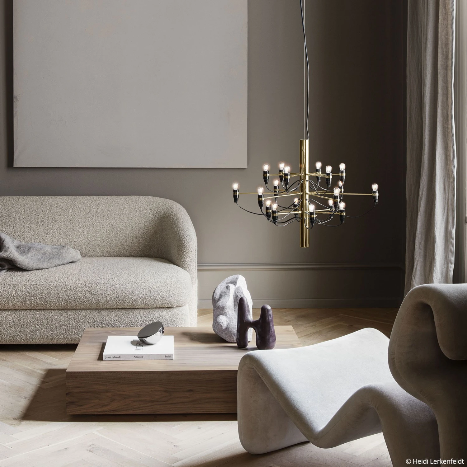 FLOS 2097/18 Kronleuchter LED Gefrostet, Messing 4 FLOS 2097/18 Kronleuchter LED Gefrostet, Messing – Bild 4