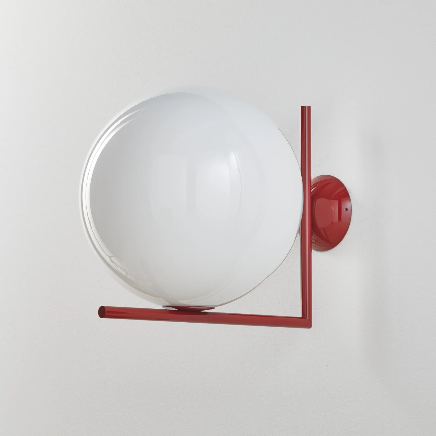 FLOS IC C/W2 Wandleuchte, Burgunder-rot Ø 30 Cm 2 FLOS IC C/W2 Wandleuchte, Burgunder-rot Ø 30 Cm – Bild 2