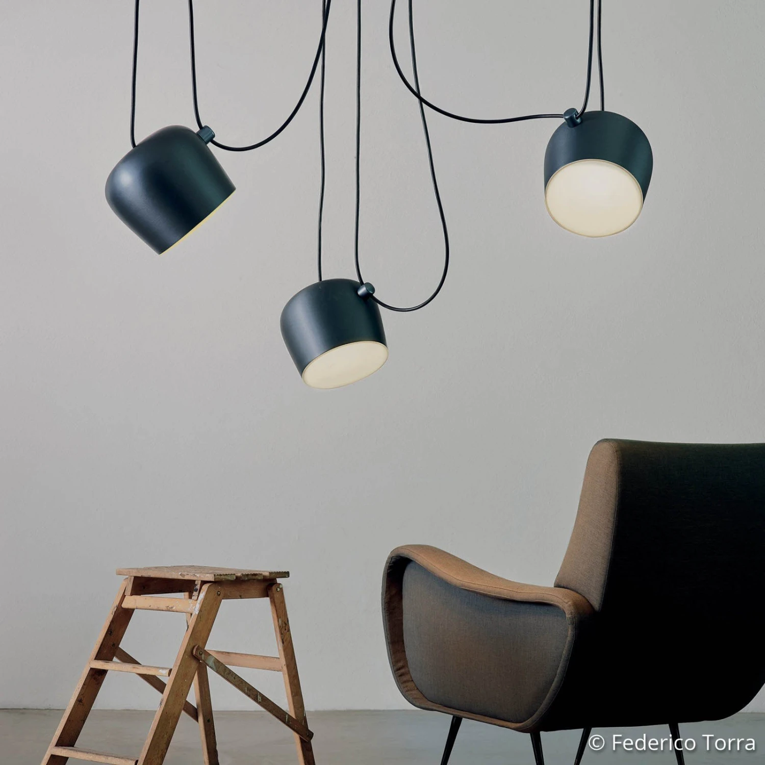 FLOS Aim LED-Pendelleuchte Blue Steel Eloxiert 2 FLOS Aim LED-Pendelleuchte Blue Steel Eloxiert – Bild 2