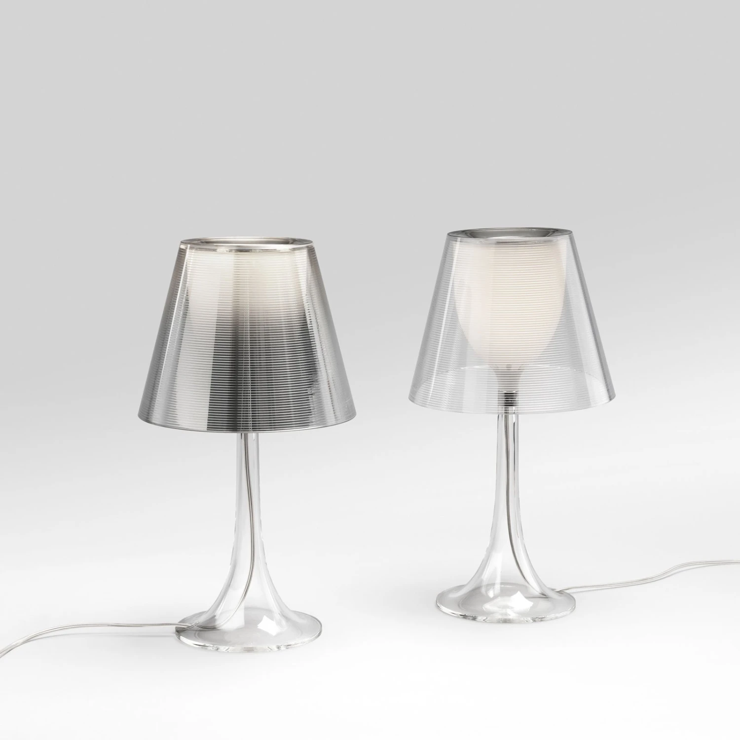 FLOS Miss K Tischlampe, Dimmschalter, Transparent 3 FLOS Miss K Tischlampe, Dimmschalter, Transparent – Bild 3