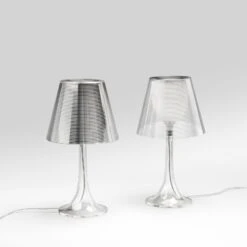 FLOS Miss K Tischlampe, Dimmschalter, Transparent 7 FLOS Miss K Tischlampe, Dimmschalter, Transparent -Flos Verkaufsgeschäft 3510740 3