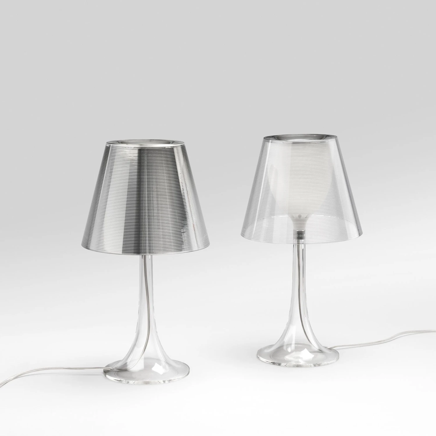 FLOS Miss K Tischlampe, Dimmschalter, Transparent 4 FLOS Miss K Tischlampe, Dimmschalter, Transparent – Bild 4