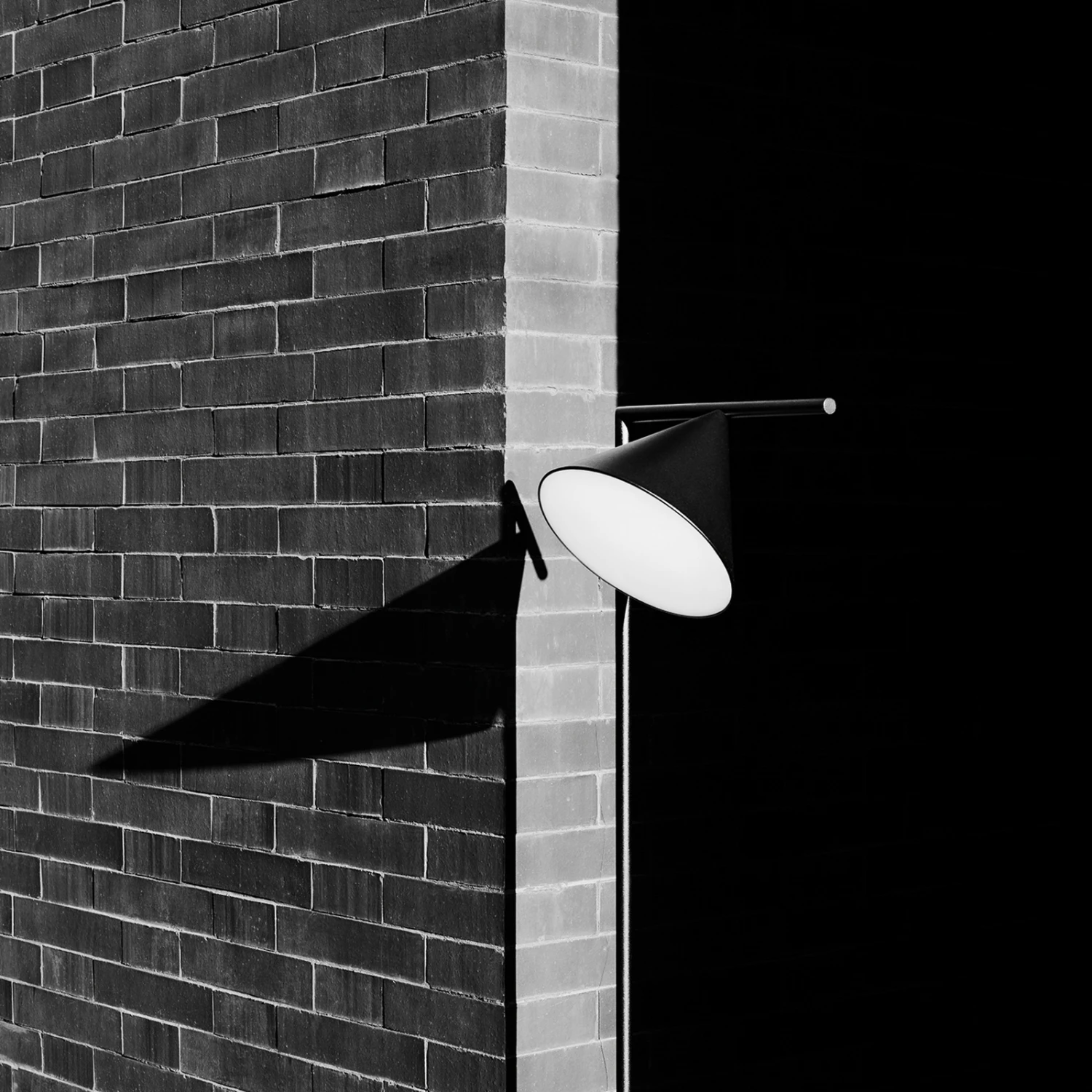 FLOS Captain Flint Stehleuchte 4.000K Schwarz 3 FLOS Captain Flint Stehleuchte 4.000K Schwarz – Bild 3