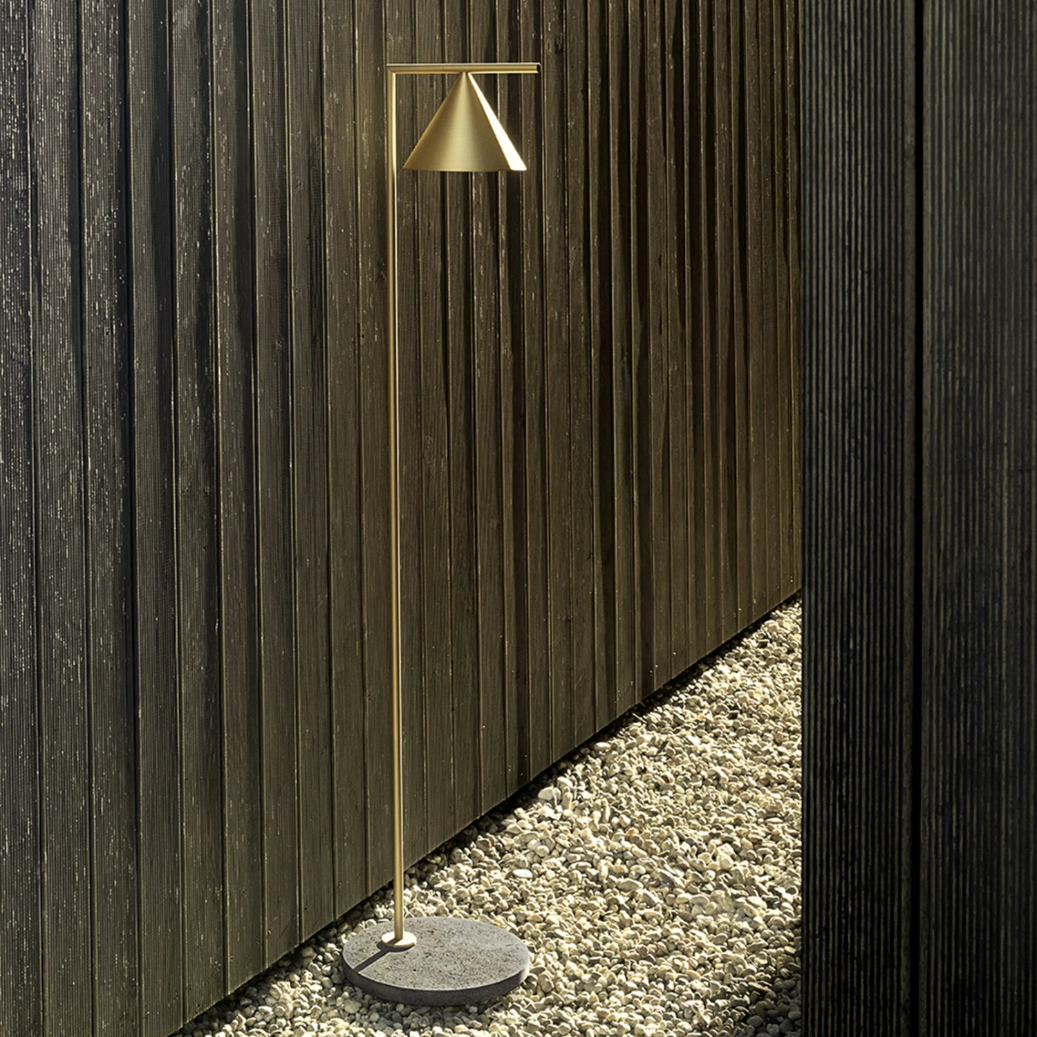 FLOS Captain Flint Stehleuchte 4.000K Messing/grau 2 FLOS Captain Flint Stehleuchte 4.000K Messing/grau – Bild 2