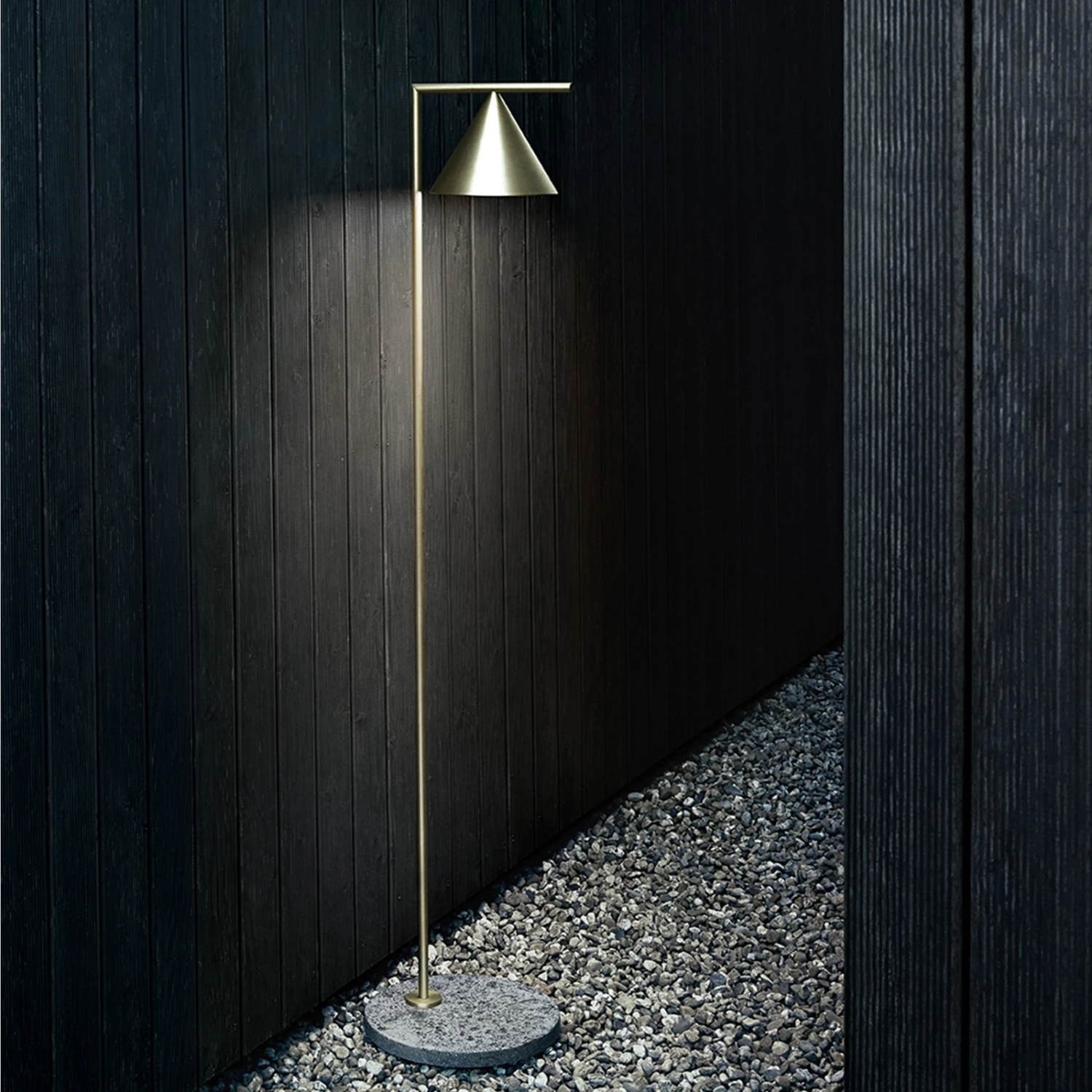 FLOS Captain Flint Stehleuchte 4.000K Messing/grau 3 FLOS Captain Flint Stehleuchte 4.000K Messing/grau – Bild 3