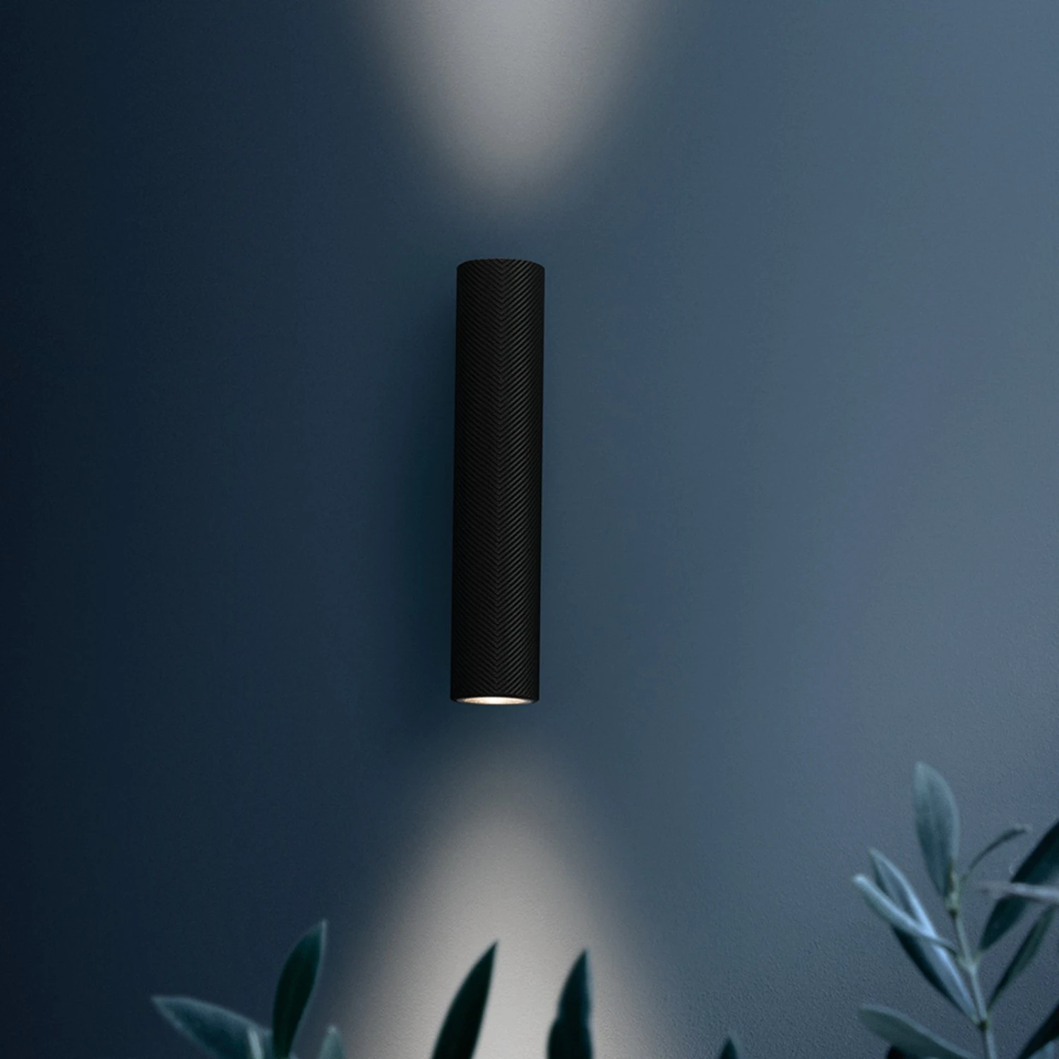 FLOS Flauta Spiga 1 Außenwandlampe, 2.700K Schwarz 1 FLOS Flauta Spiga 1 Außenwandlampe, 2.700K Schwarz