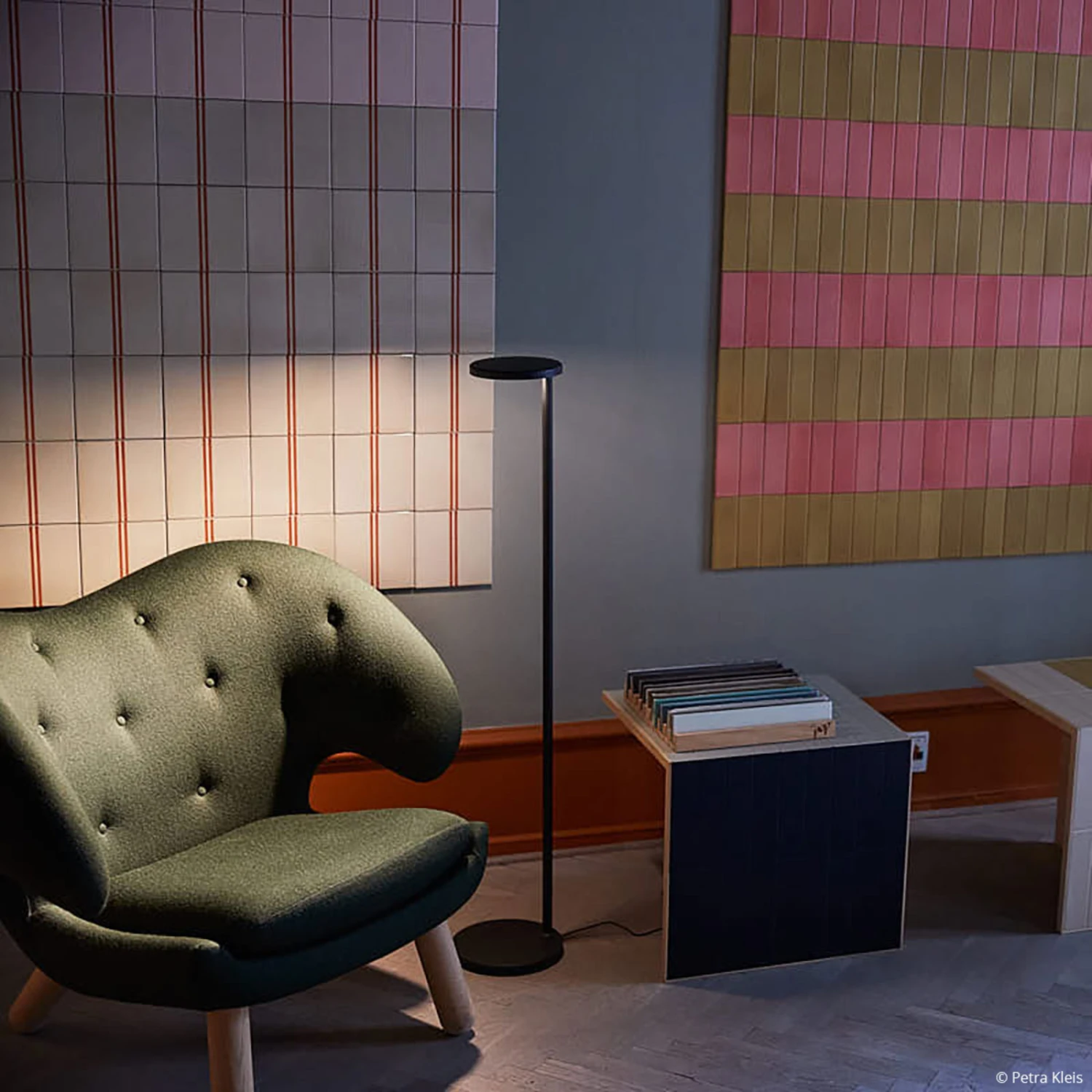 FLOS Oblique Floor LED-Stehleuchte, 927, Anthrazit 4 FLOS Oblique Floor LED-Stehleuchte, 927, Anthrazit – Bild 4