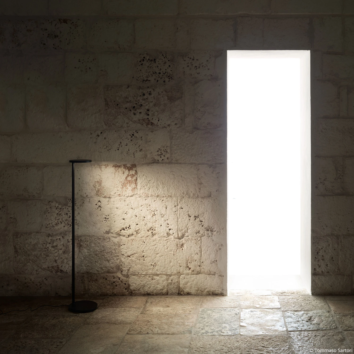 FLOS Oblique Floor LED-Stehleuchte, 927, Anthrazit 5 FLOS Oblique Floor LED-Stehleuchte, 927, Anthrazit – Bild 5