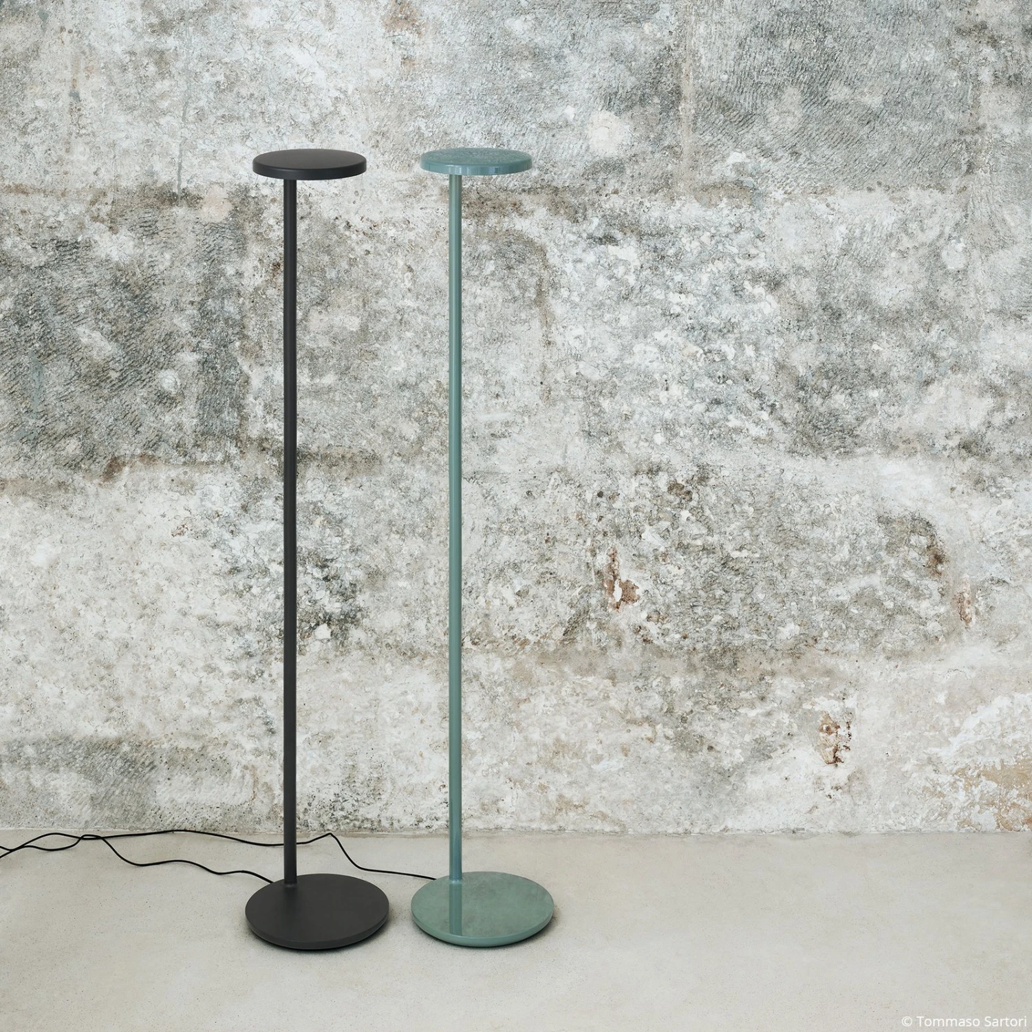 FLOS Oblique Floor LED-Stehleuchte, 927, Anthrazit 6 FLOS Oblique Floor LED-Stehleuchte, 927, Anthrazit – Bild 6