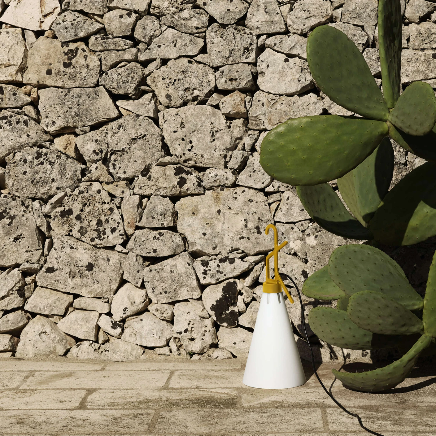 FLOS Mayday Outdoor Allzweckleuchte, Senfgelb 3 FLOS Mayday Outdoor Allzweckleuchte, Senfgelb – Bild 3