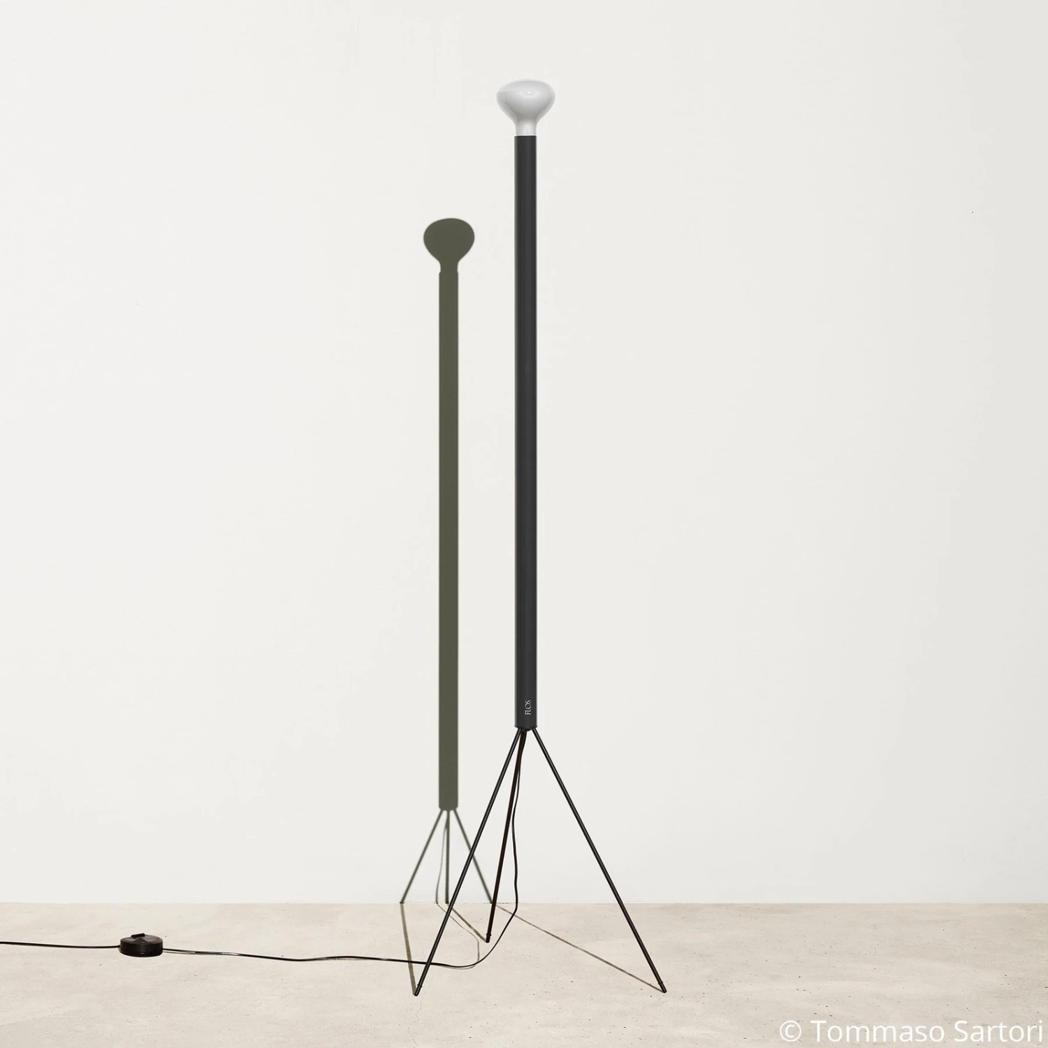 FLOS Luminator Stehleuchte, Halogen, Anthrazit 3 FLOS Luminator Stehleuchte, Halogen, Anthrazit – Bild 3