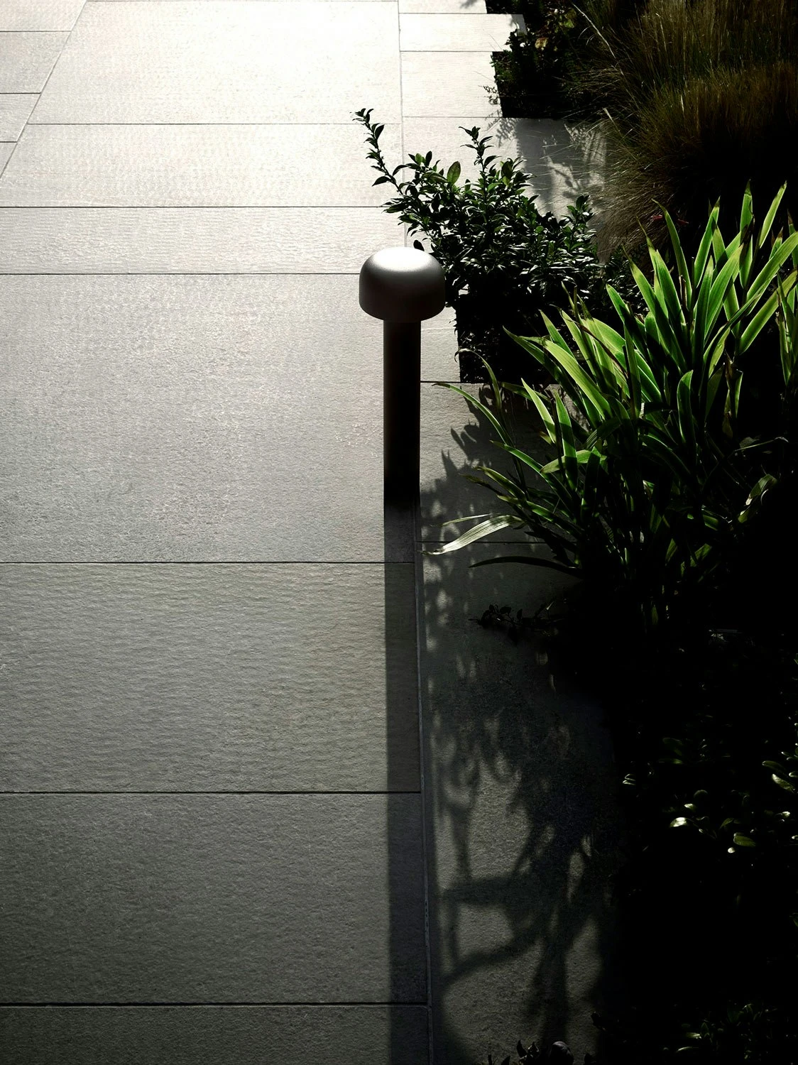 Flos Bellhop Outdoor Pollerleuchte H 380 4 Flos Bellhop Outdoor Pollerleuchte H 380 – Bild 4