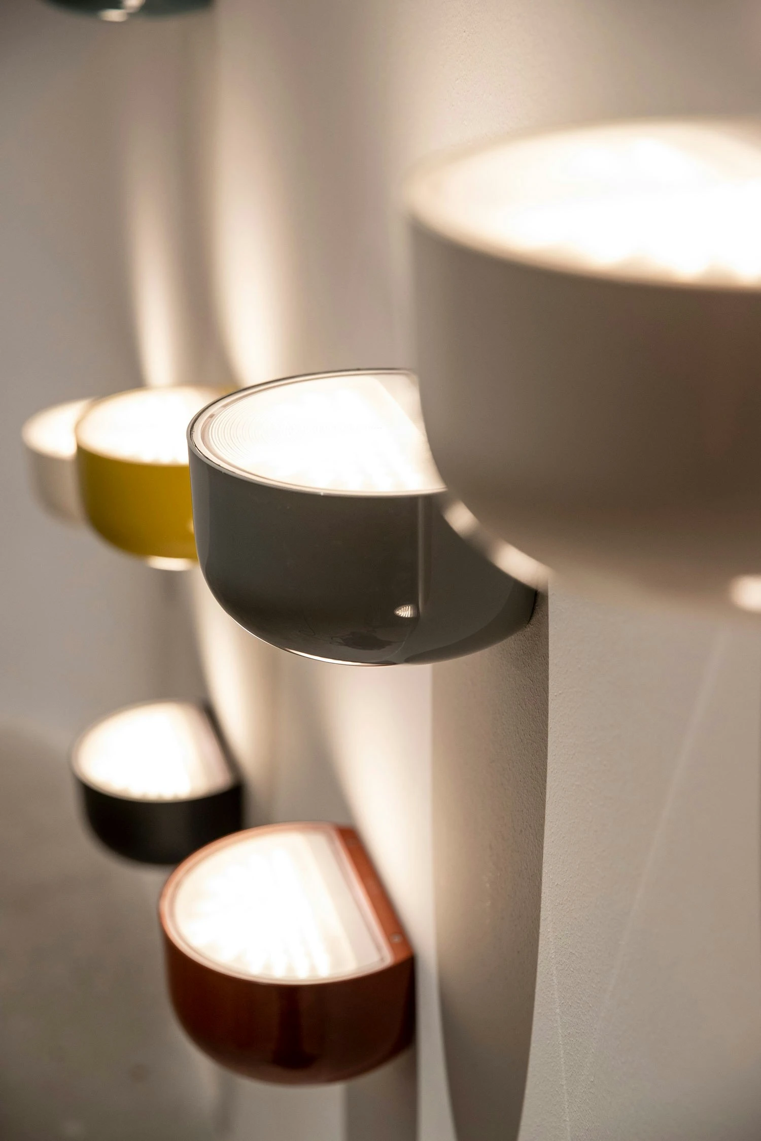 Flos Bellhop Wall Up Wandleuchte, Cioko 2 Flos Bellhop Wall Up Wandleuchte, Cioko – Bild 2