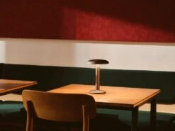 Flos Gustave Residential Tischlampe Tragbar 2700K, Matt Anthrazit 11 Flos Gustave Residential Tischlampe Tragbar 2700K, Matt Anthrazit -Flos Verkaufsgeschäft flos gustave residential 13