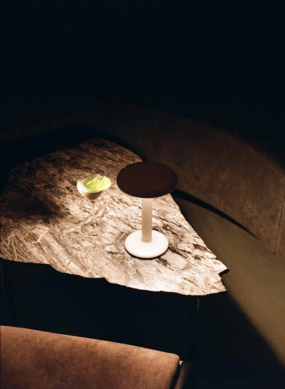 Flos Gustave Residential Tischlampe Tragbar 2700K, Mattweiß 3 Flos Gustave Residential Tischlampe Tragbar 2700K, Mattweiß – Bild 3