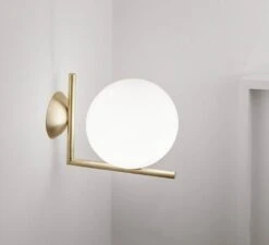 Flos IC Lights C/W2 Decken/Wandleuchte, Messing -Flos Verkaufsgeschäft flos ic lights c w2 decken wandleuchte chrom 9