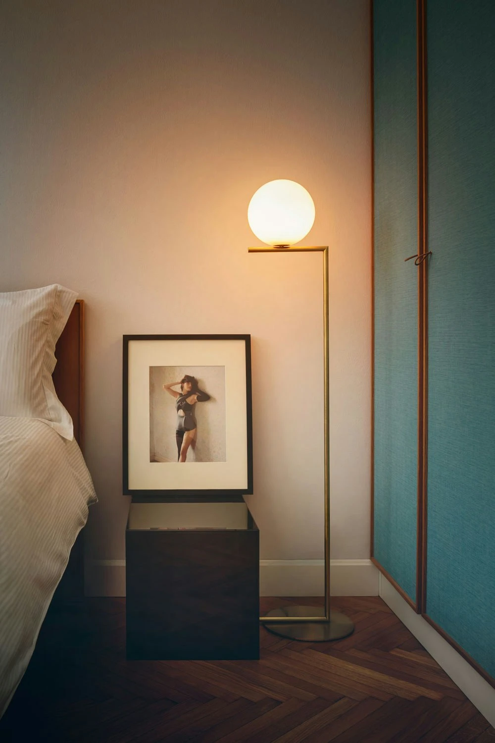 Flos IC Lights F2 Standleuchte, Messing 6 Flos IC Lights F2 Standleuchte, Messing – Bild 6