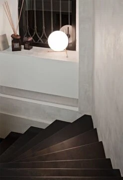 Flos IC Lights T2 Tischleuchte, Messing 7 Flos IC Lights T2 Tischleuchte, Messing -Flos Verkaufsgeschäft flos ic lights t2 tischleuchte chrom 7