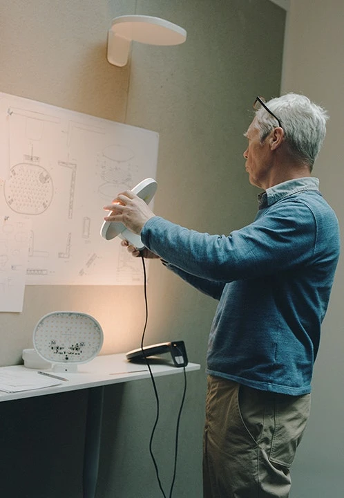 Flos Oplight W1 Wandleuchte, Textured Metallic Grey 3 Flos Oplight W1 Wandleuchte, Textured Metallic Grey – Bild 3