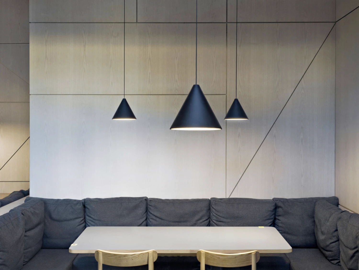 Flos String Light Cone Hängelampe 12M Dimmbar Mit Soft Touch, Schwarz 2 Flos String Light Cone Hängelampe 12M Dimmbar Mit Soft Touch, Schwarz – Bild 2