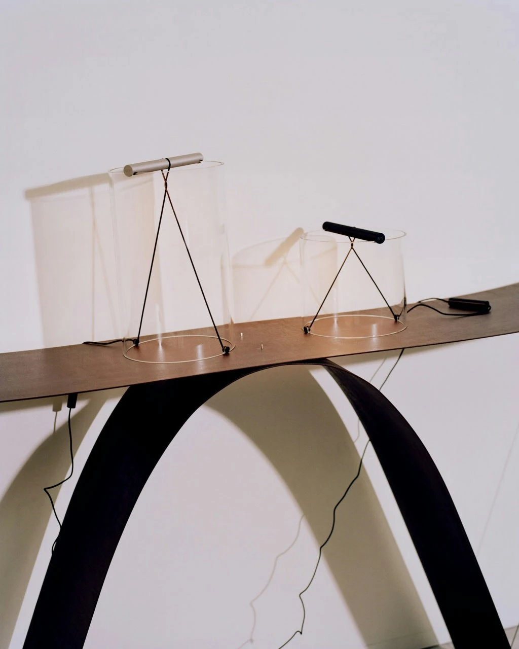 Flos To-Tie T2 Tischlampe, Eloxiert Aluminium 2 Flos To-Tie T2 Tischlampe, Eloxiert Aluminium – Bild 2