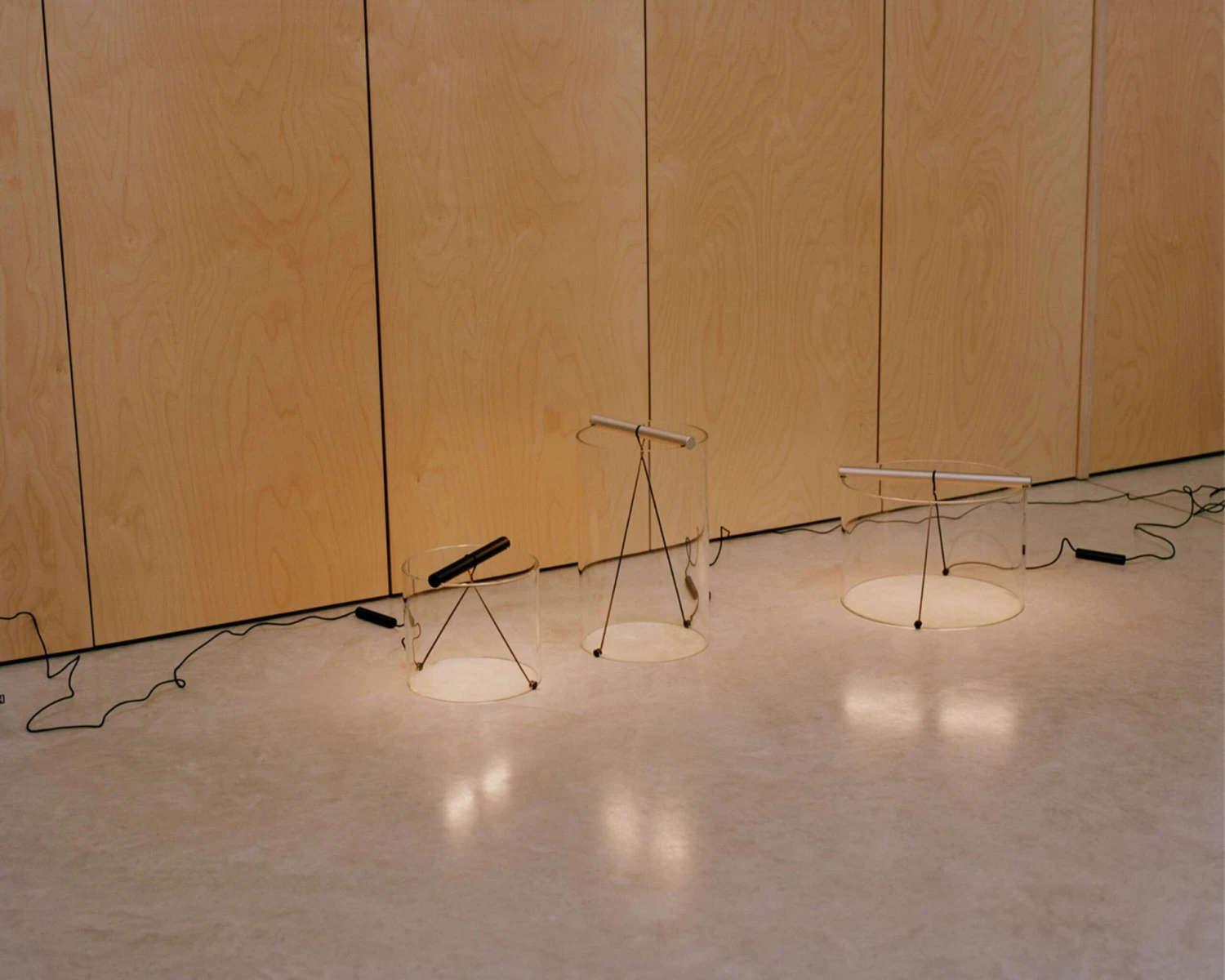 Flos To-Tie T3 Tischlampe, Eloxiert Aluminium 2 Flos To-Tie T3 Tischlampe, Eloxiert Aluminium – Bild 2