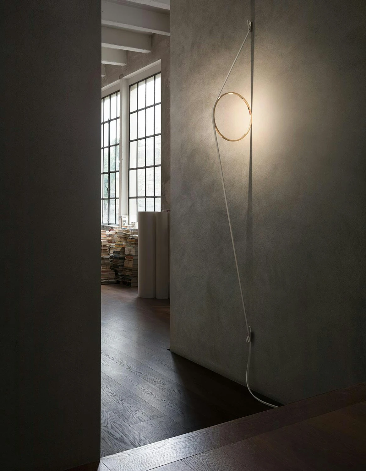 Flos Wirering Wall Lamp, White Cable/Gold Ring 2 Flos Wirering Wall Lamp, White Cable/Gold Ring – Bild 2